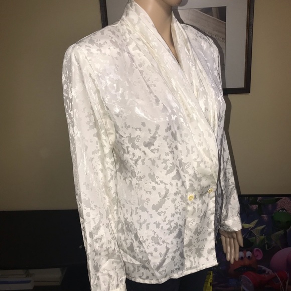 Vintage 80s blouse. - Picture 3 of 5